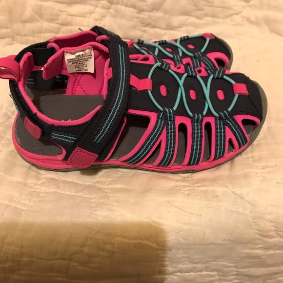 Cat and Jack sandals/water shoes - Picture 3 of 6